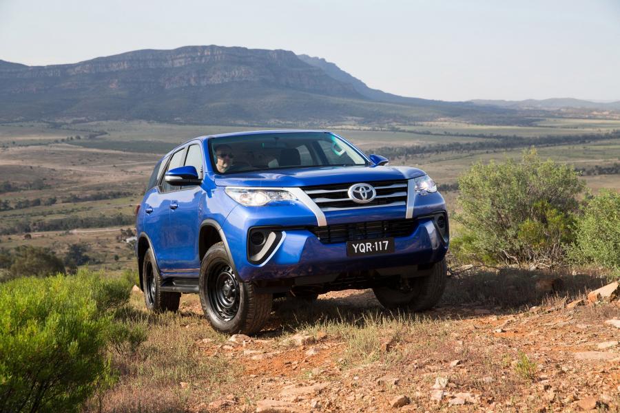  Toyota Fortuner GX (AN160) 2015 года  (AU) (фото 2 из 14)